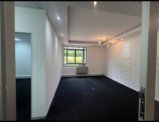 90M² OFFICE TO LET IN HYDE PARK
